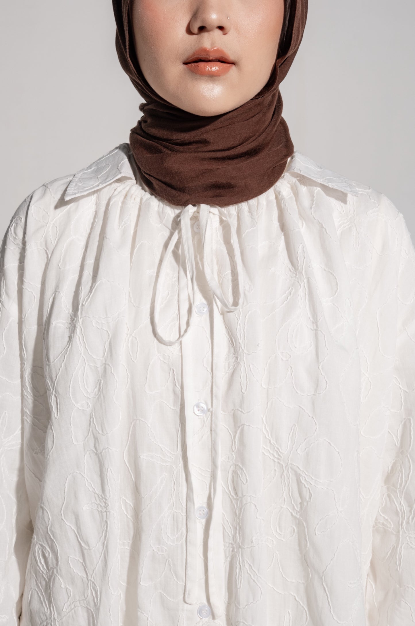 ANAIS Collar Top in White