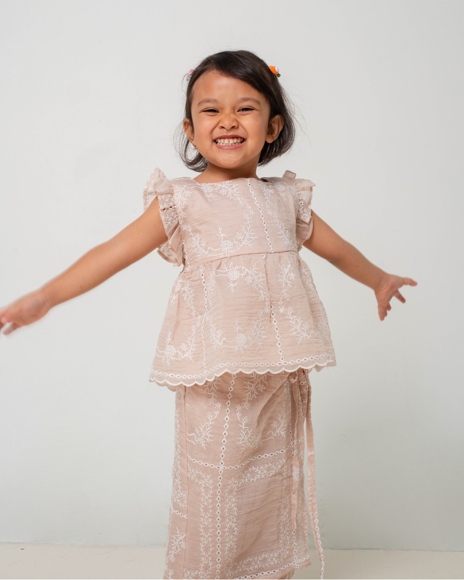 AIRA Kid One Set in Blossom