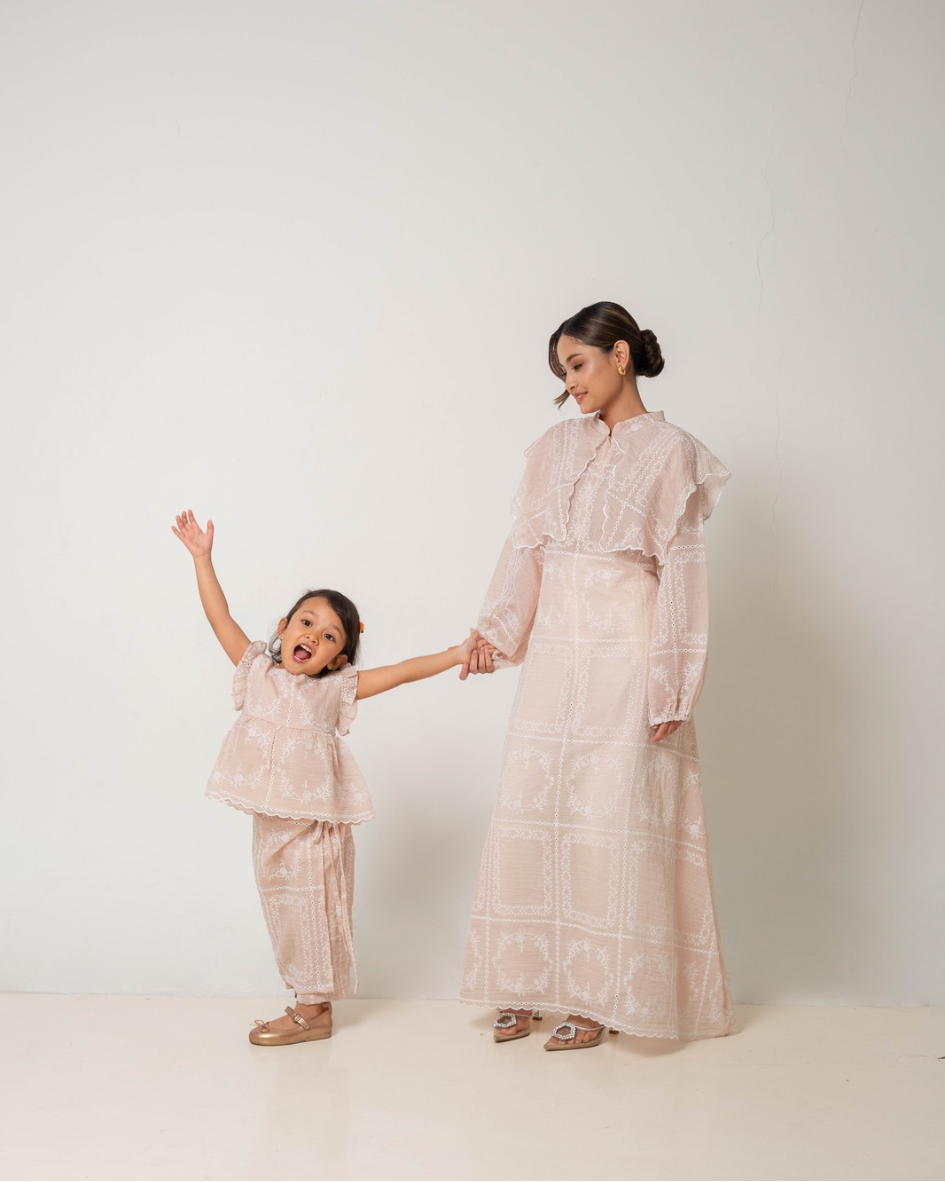 AIRA Kid One Set in Blossom