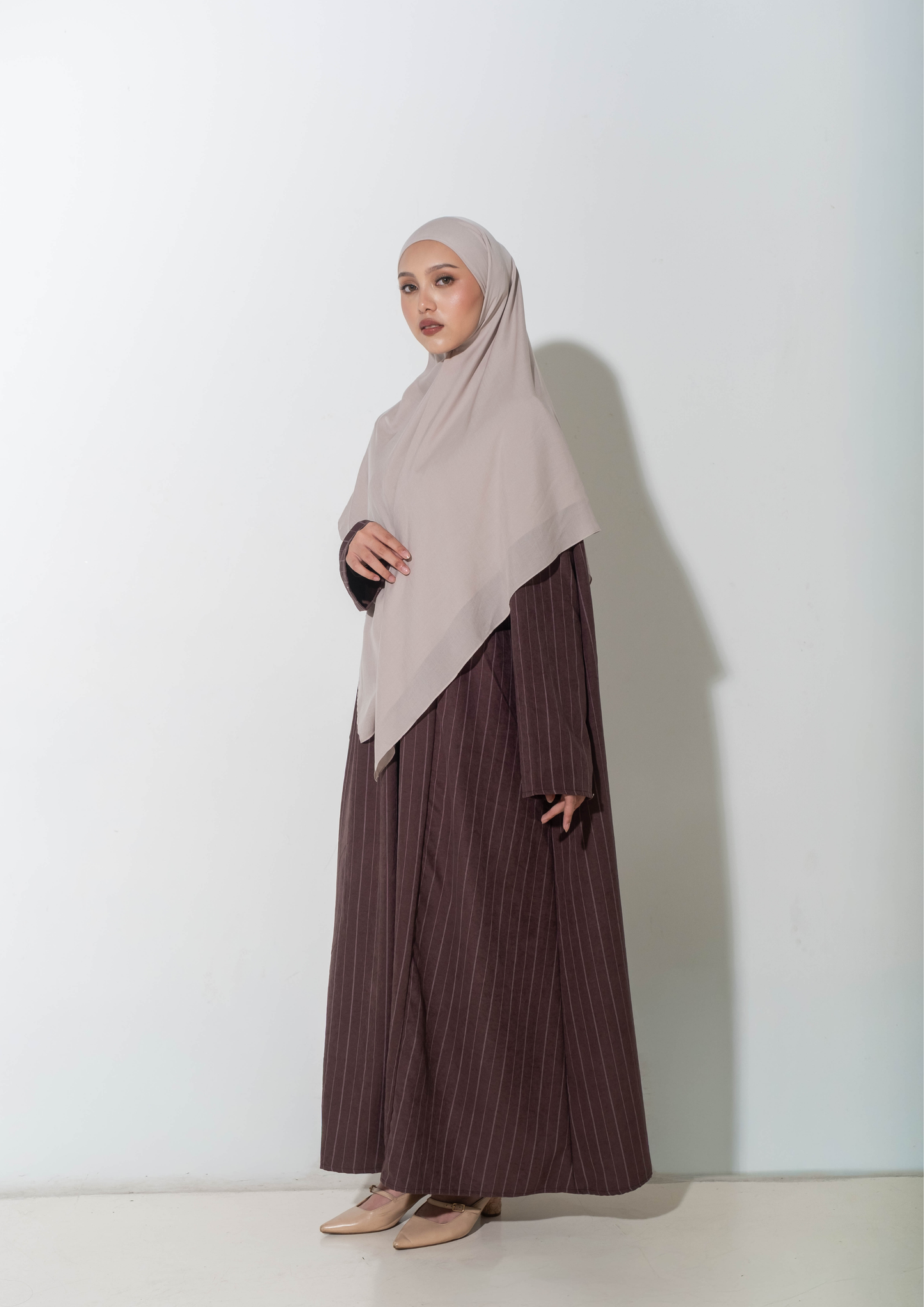 MIWA Abaya in Brown