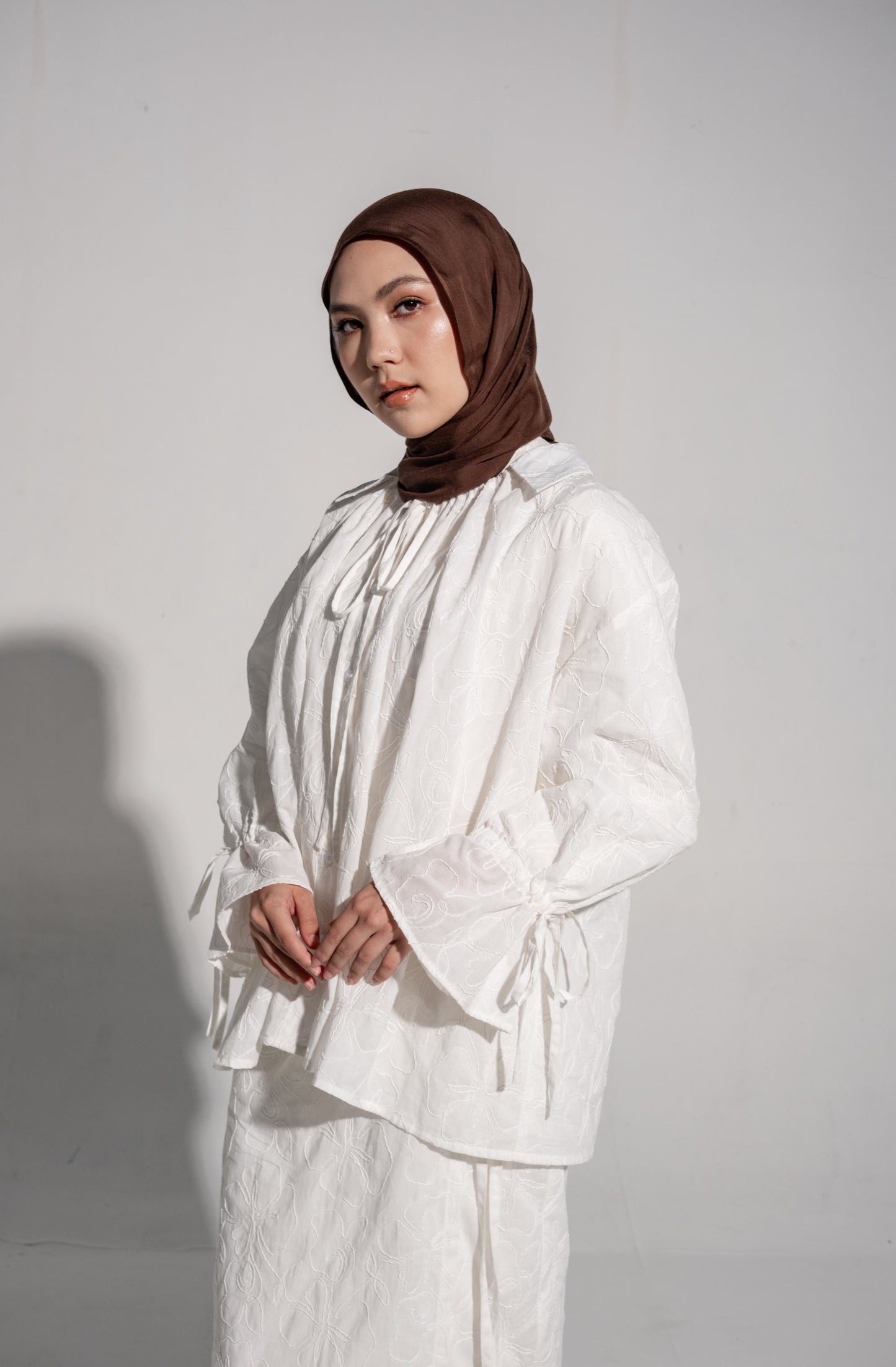 ANAIS Collar Top in White