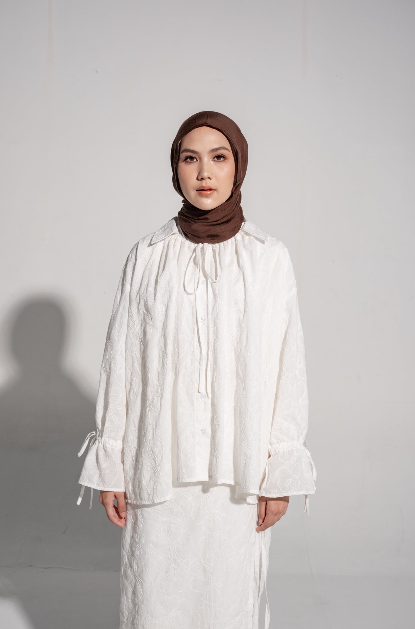 ANAIS Collar Top in White